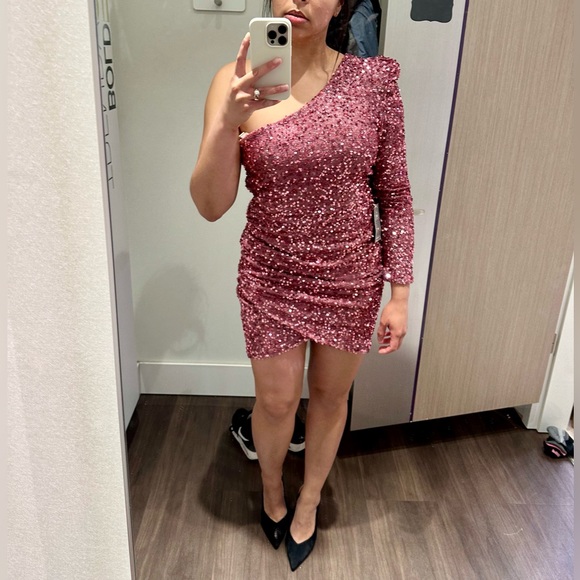 New Le Chateau One-Shoulder Sequin Mini Dress - Picture 3 of 4